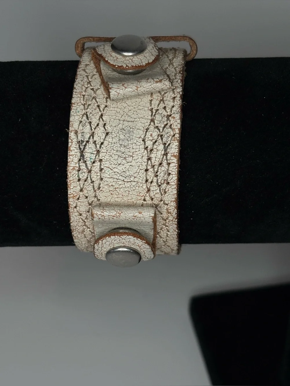 Fossil White Crackle Leather Cuff Bracelet Wide Distressed Buckle Adjustable